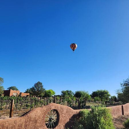 Red Mountain Manor Vineyard And Guesthouse Rio Rancho Dış mekan fotoğraf