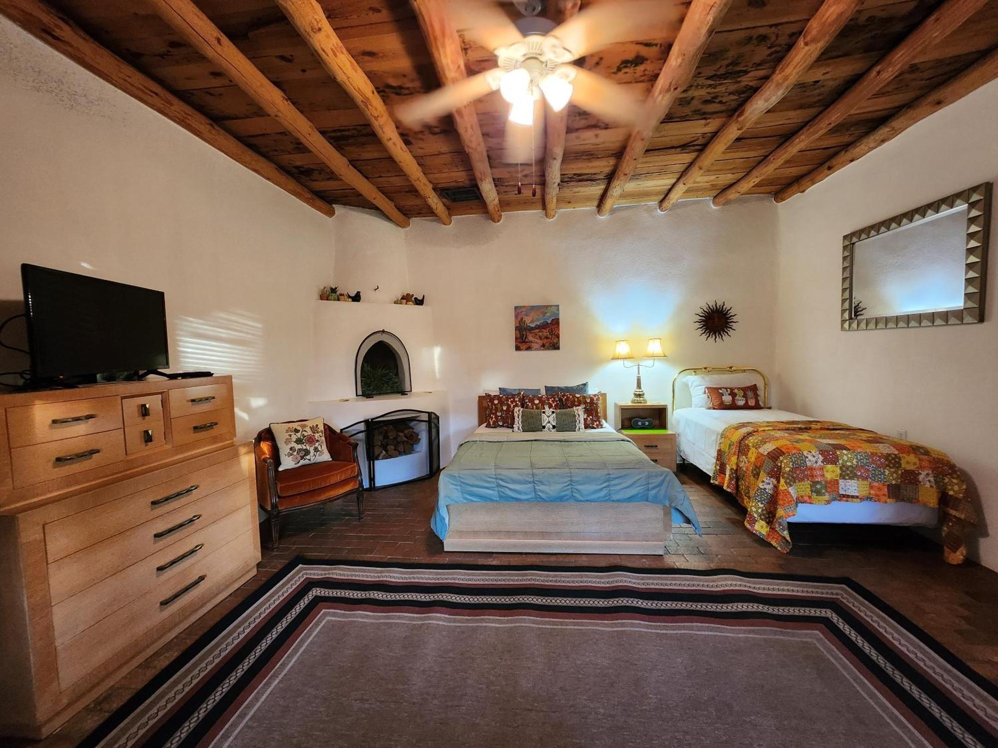 Red Mountain Manor Vineyard And Guesthouse Rio Rancho Dış mekan fotoğraf